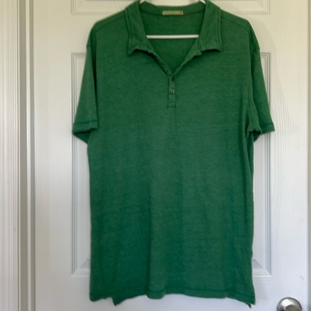 Alternative Earth men’s green 2 button polo shirt
